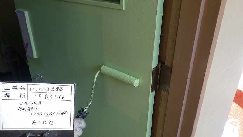 【現場レポート】トイレ扉補修・塗装工事_d0176793_07440473.jpg