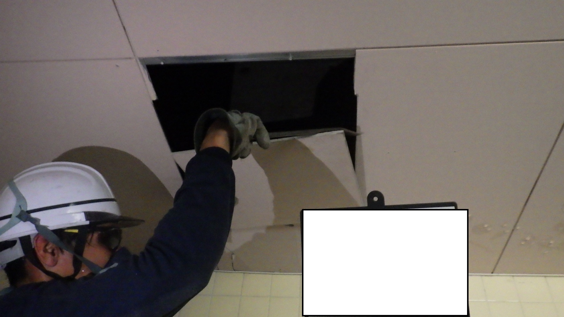 【現場レポート】トイレ改修建築工事1_d0176793_07595733.jpg