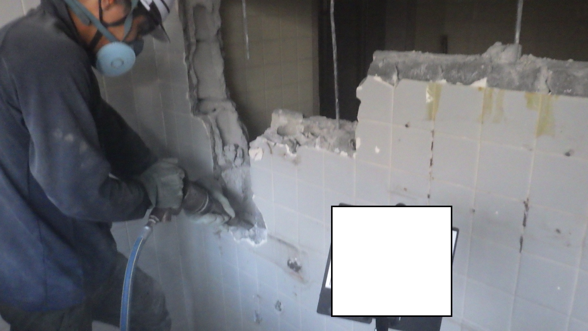 【現場レポート】トイレ改修建築工事1_d0176793_08000298.jpg