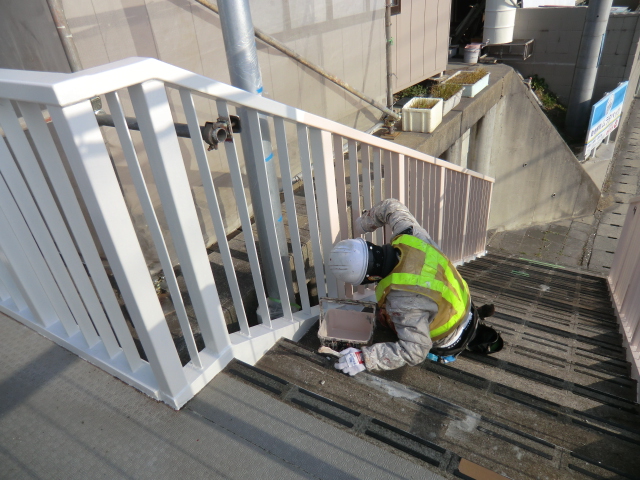 歩道橋の補強工事_d0176793_13384762.jpg