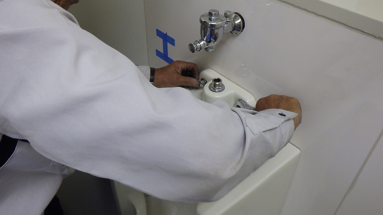 【現場レポート】トイレ背面壁内漏水修繕作業_d0176793_14180351.jpg