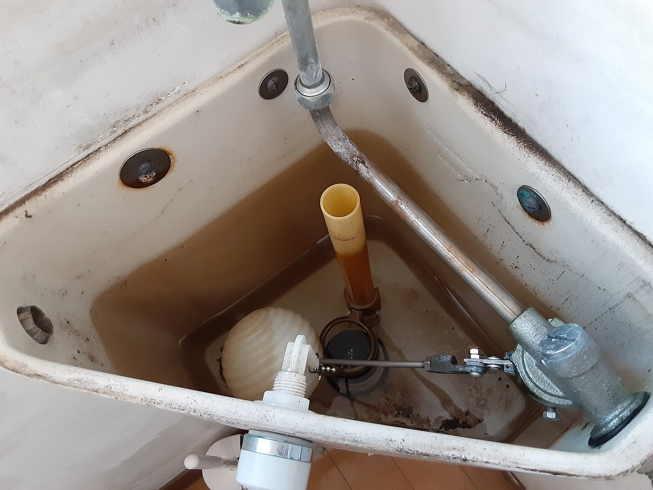 【現場レポート】トイレボールタップ交換作業_d0176793_15324365.jpg