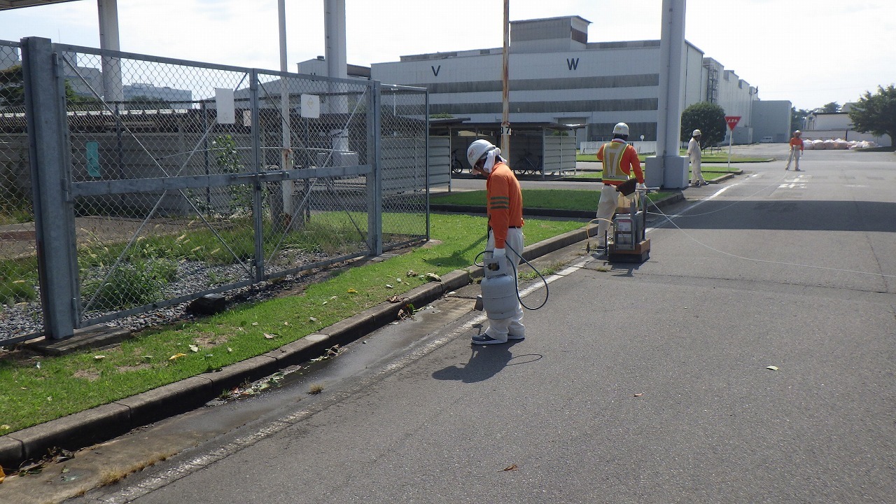 構内白線引き工事_d0176793_15520463.jpg