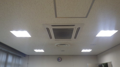 【現場レポート】照明交換作業_d0176793_16283678.jpg