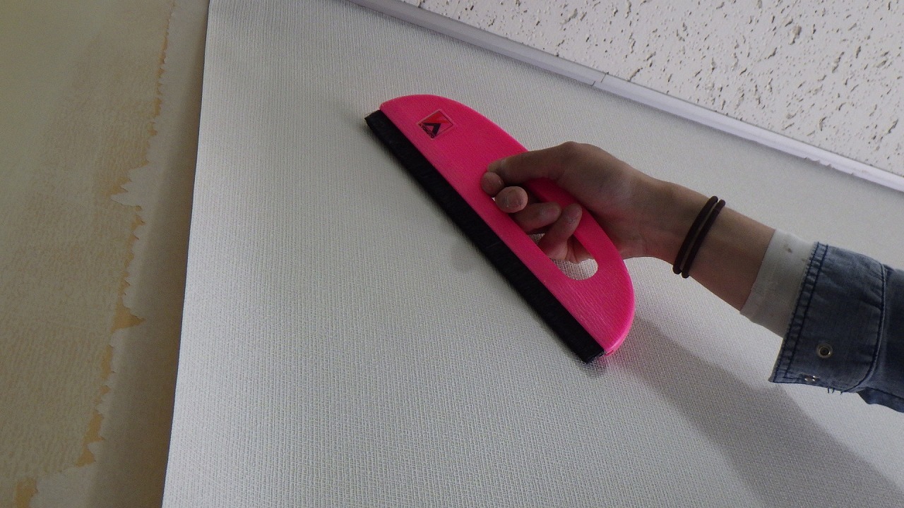 【現場レポート】工場内壁紙貼替作業_d0176793_16375097.jpg