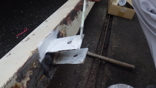 【現場レポート】門扉戸車交換_d0176793_17205582.jpg