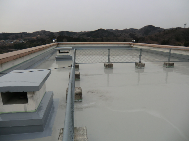 途中経過報告~県立小瀬高校屋上防水改修工事~_d0176793_172382.jpg