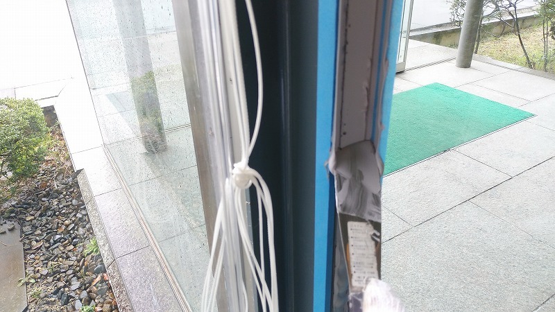 【現場レポート】玄関シーリング取替_d0176793_17590277.jpg