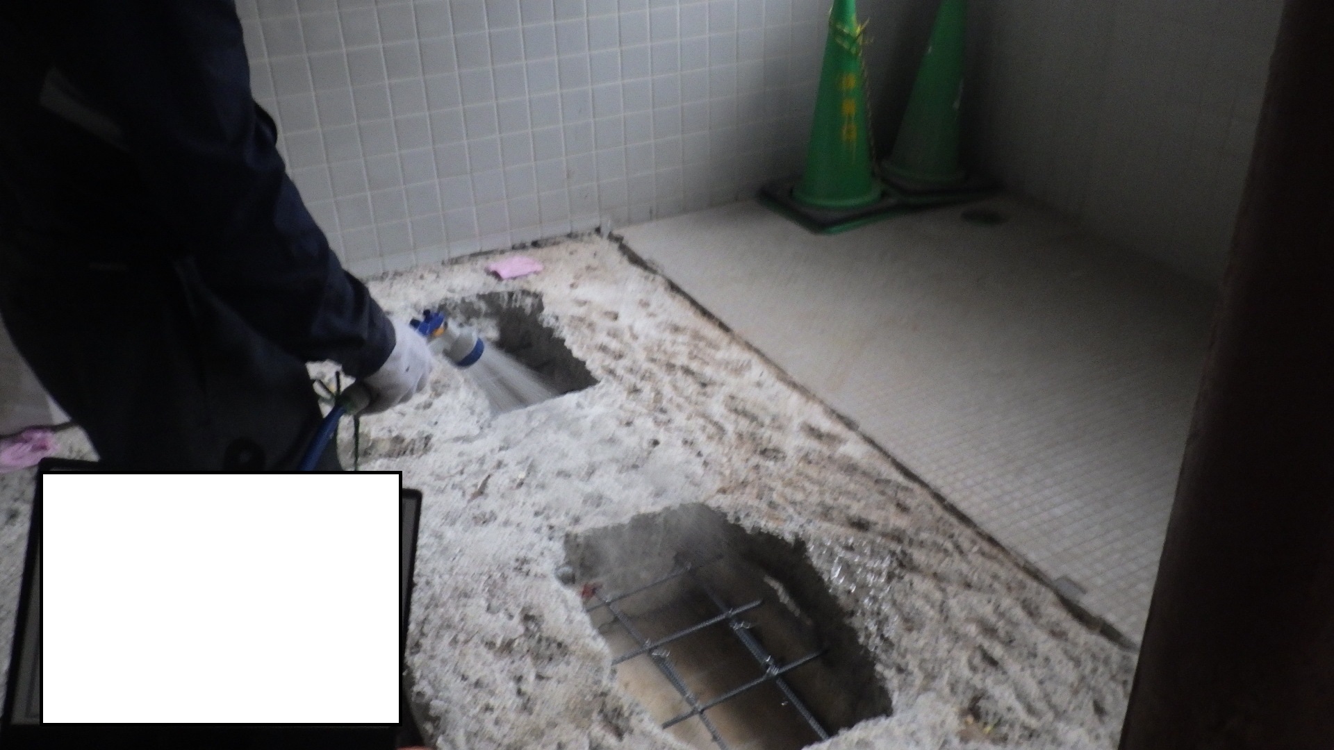 【現場レポート】トイレ改修建築工事2_d0176793_18002413.jpg