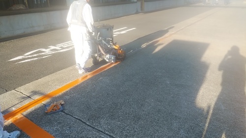 路面線引き作業_d0176793_18040151.jpg