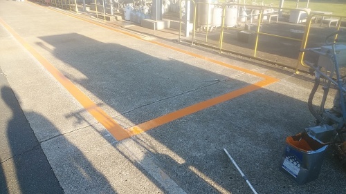 路面線引き作業_d0176793_18084411.jpg