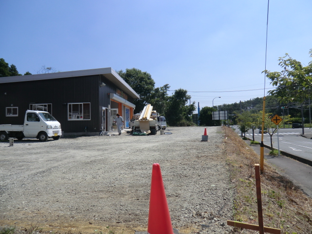 【現場レポート】オートフィールド舗装工事_d0176793_1822161.jpg