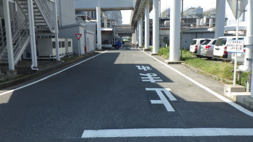 構内白線引き工事_d0176793_18360336.jpg