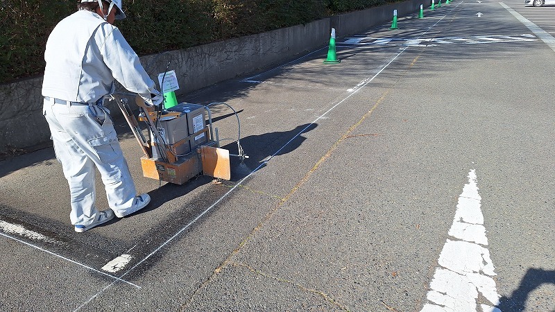 駐車場白線引き_d0176793_18523230.jpg
