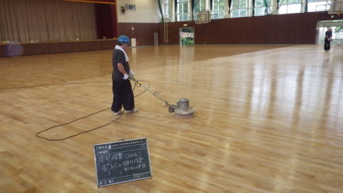 【現場レポート】高校体育館床研磨改修工事_d0176793_20061050.jpg