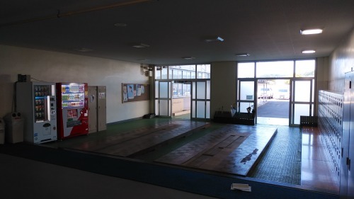 昇降口改修_d0176793_21073672.jpg