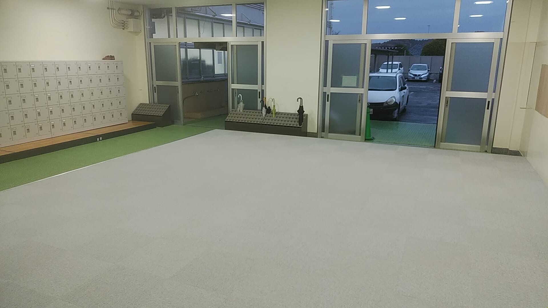 昇降口改修_d0176793_21193767.jpg