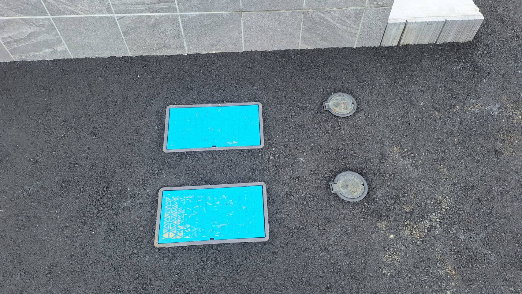 【現場レポート】量水器の蓋を塗る!!_d0176793_22193432.jpg