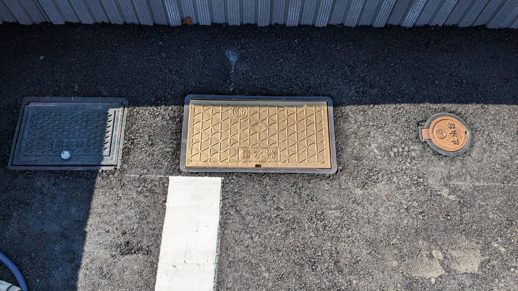 【現場レポート】量水器の蓋を塗る!!_d0176793_22520421.jpg